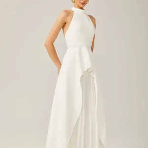 Vestido largo con cuello halter y capas de Martina Soler