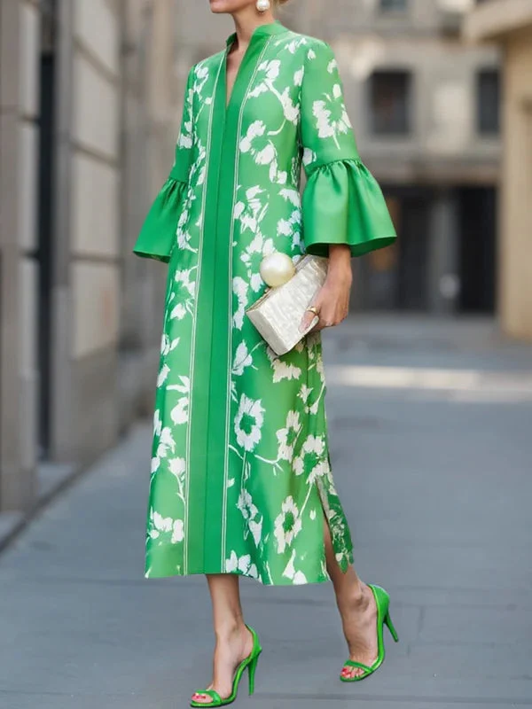 Vestido largo con manga acampanada, estampado floral y abertura lateral