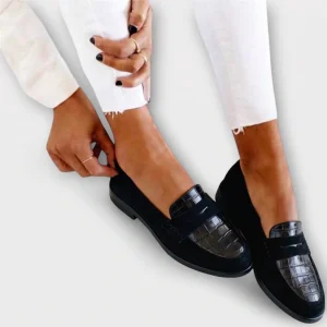 Alyana | Mocasín plano de ante con diseño ergonómico
